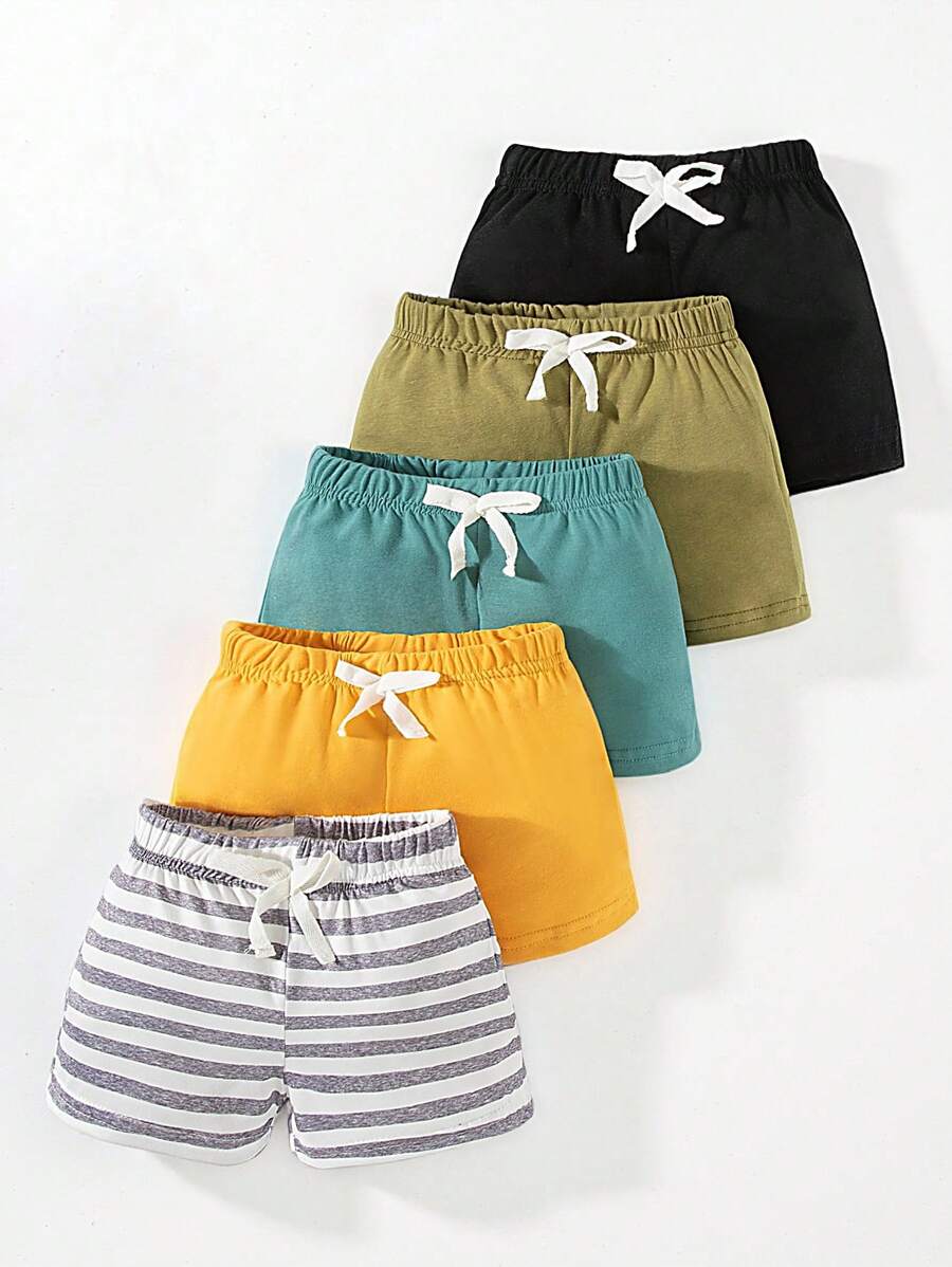 SHEIN Conjunto de 5 pantalones cortos para bebé varón, cómodos y simples para el ocio en casa, verano 2024.