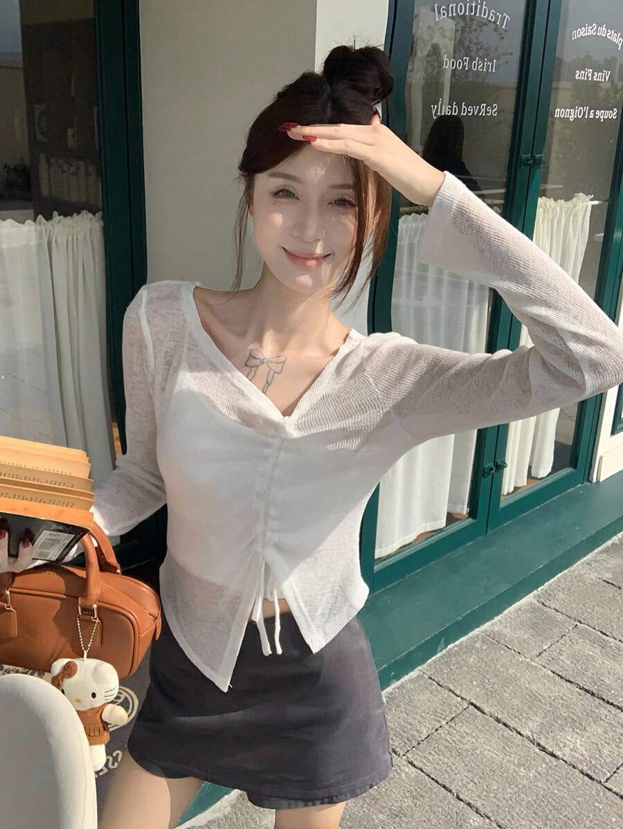 DAZY Camiseta casual de manga larga con cuello en V y cordón, unicolor, liviana para el verano, para mujer