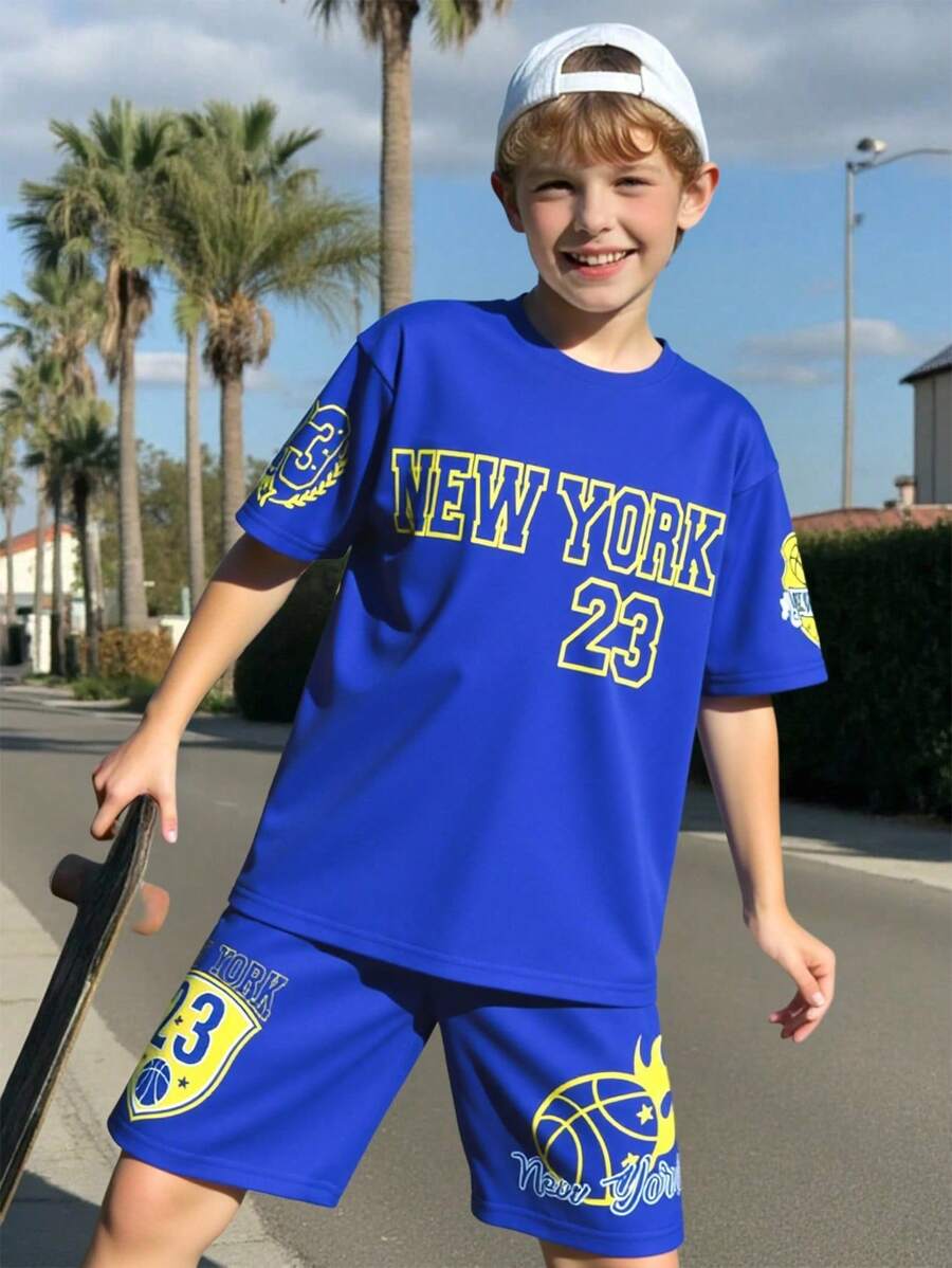SHEIN Set de 2 piezas para niños/preadolescentes varones: camiseta de manga corta holgada de cuello redondo con estampado casual cómoda y shorts de punto