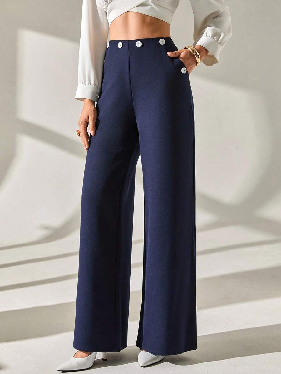 CLARA VERO Pantalones de pierna ancha estilo marinero, color azul marino, diseño de cintura alta, mezcla de algodón premium, uso formal de oficina, botones decorativos frontales, silueta de corte ancho, colección profesional, estilo marítimo clásico, ajuste regular, apropiado para negocios, diseño moderno de ropa de trabajo