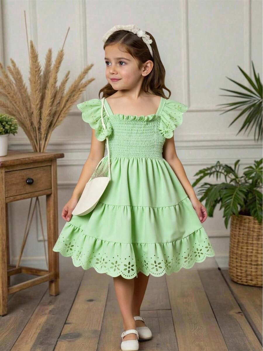 SHEIN Vintaside Kids garota jovem Cut Out Laser Acabamento De Babados Bainha Em Camadas Vestido