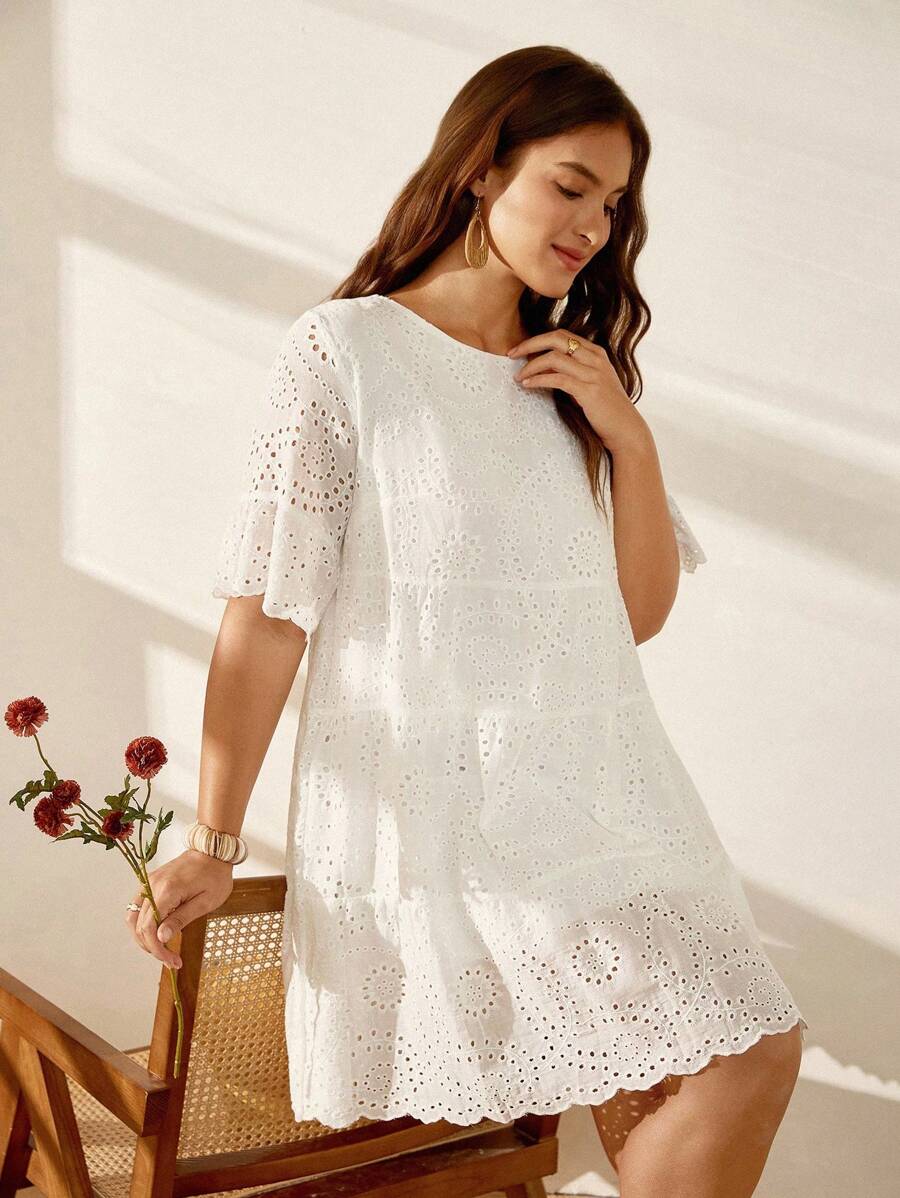 SHEIN LUNE Vestito estivo in taglia oversize con arricciatura, orlo con rouches e ricami traforati