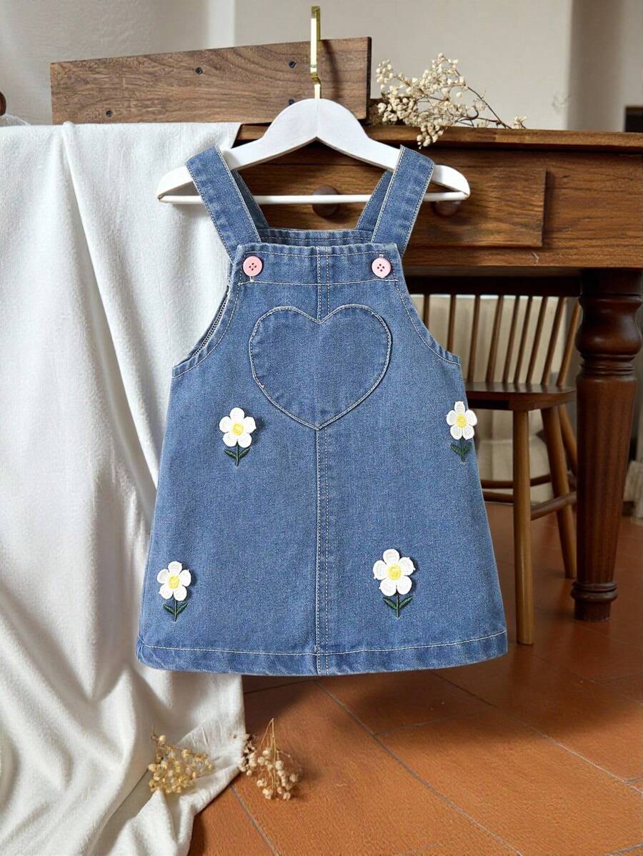 SHEIN Vintaside Kids Vestido De Peto Para Bebé De Niña De Denim Suave Con Diseño De Flores Lavado