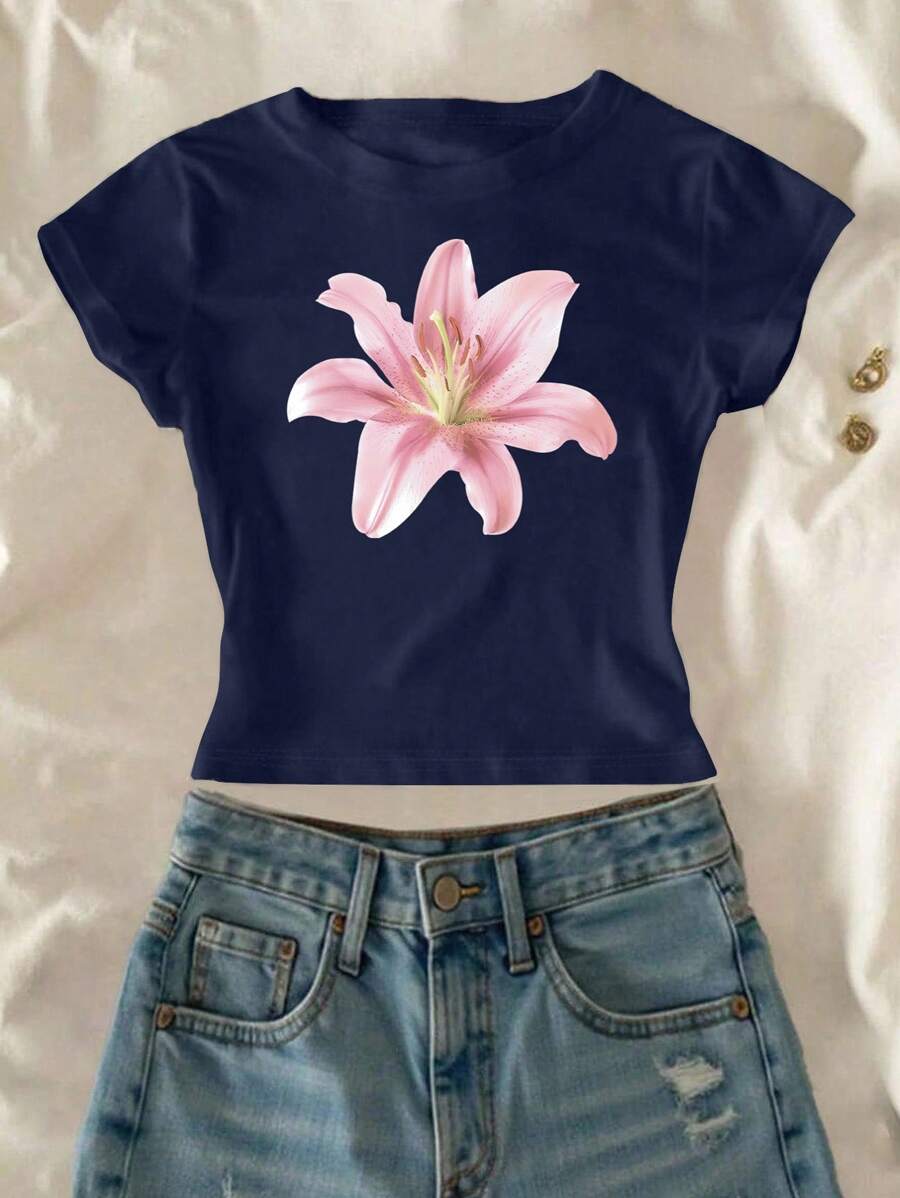 SHEIN Top corto ajustado informal con estampado gráfico de flor de lirio para niñas preadolescentes