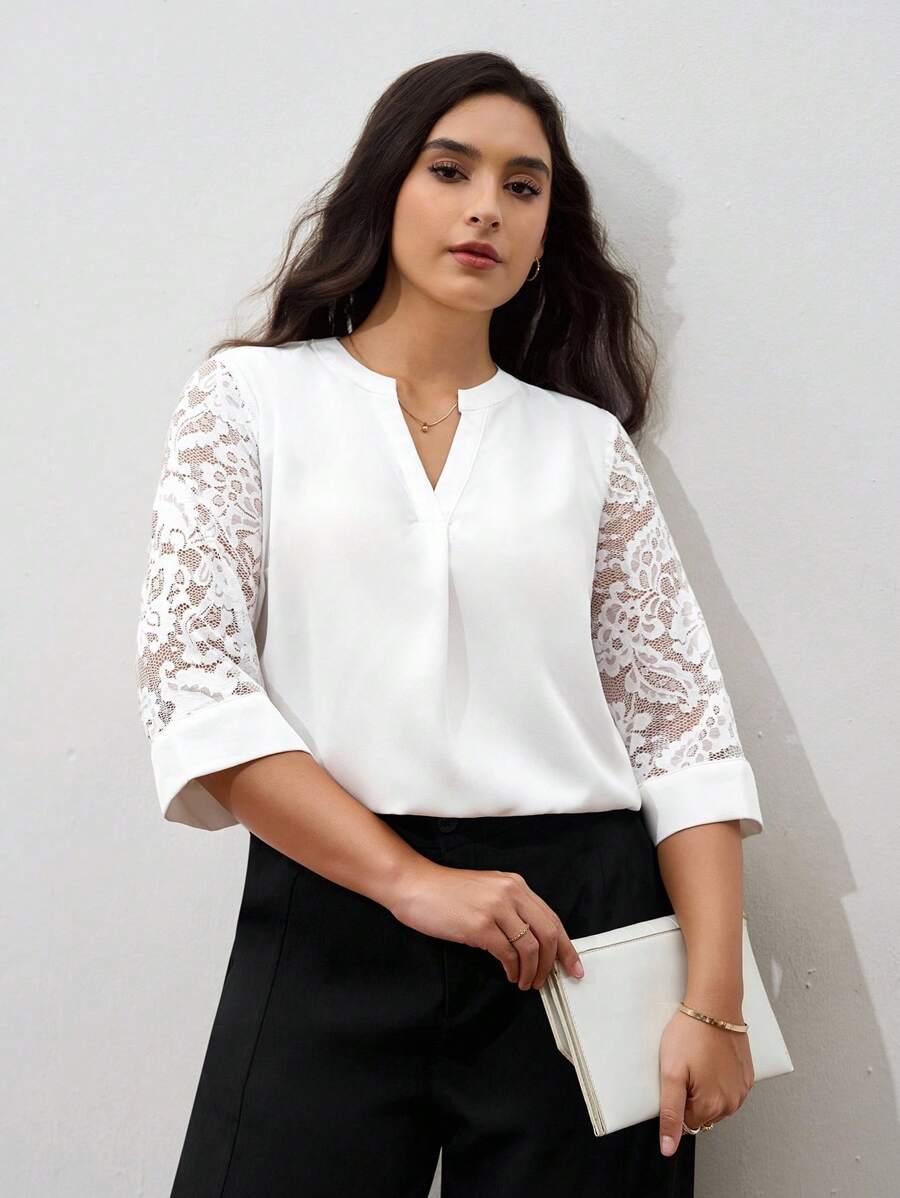 SHEIN Clasi Talla grande Blusa con encaje en contraste de cuello notch