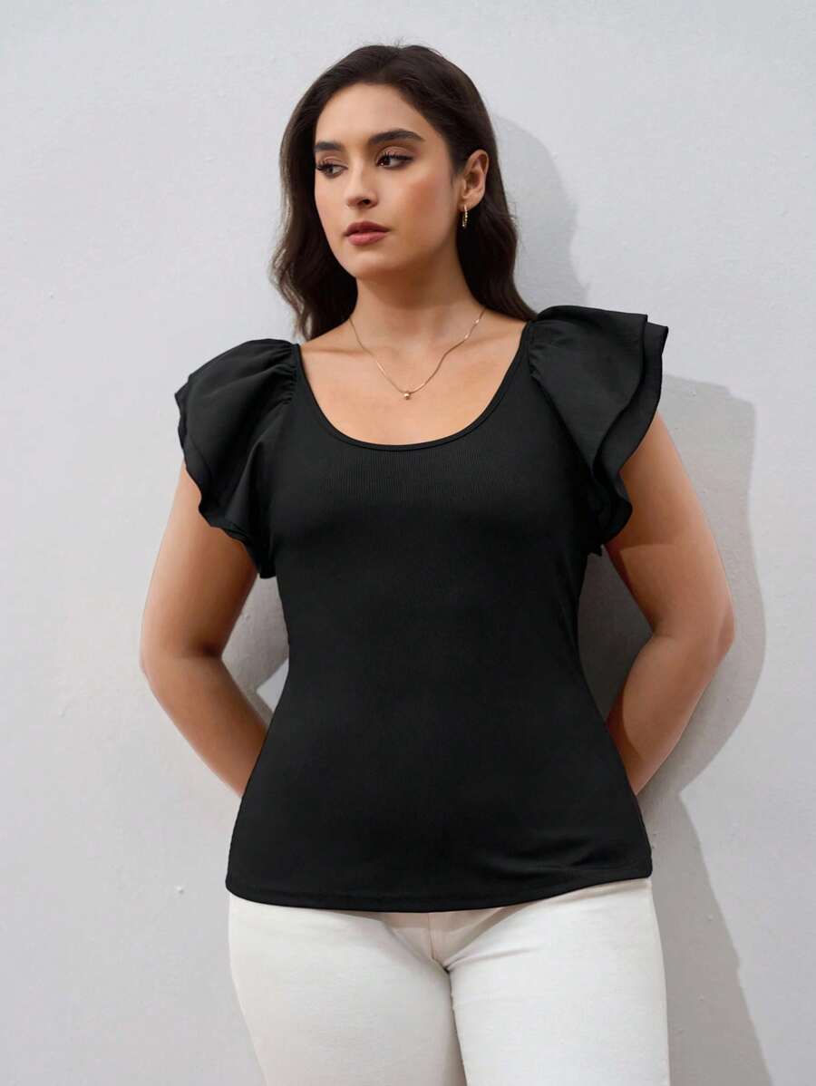 SHEIN Clasi Camiseta casual de talla grande con bajo con volantes, color liso, parte superior casual para mujer, ropa de mujer, blusas de verano, ropa bohemia de verano para mujer, ropa de playa, blusas de verano, conjuntos de verano para mujer, atuendo de concierto para mujer, ropa de mujer bohemia