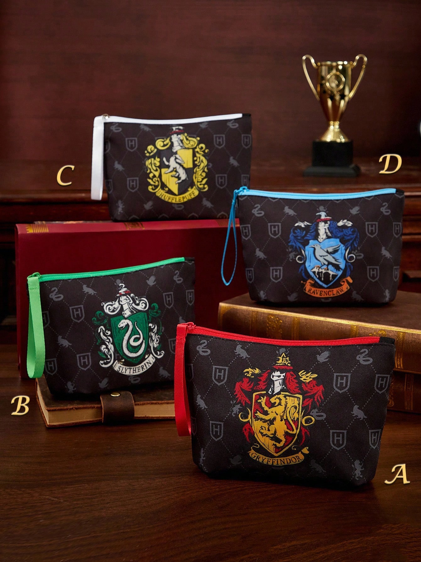 HARRY POTTER X SHEIN 1 pezzo Borsa cosmetica leggera con logo di Grifondoro o Corvonero di , adatta per conservare cosmetici, cancelleria, necessità quotidiane, prodotti digitali, ottima per pendolarismo, scuola, viaggi, adatta per uomini, donne, studenti, bambini e tutti
