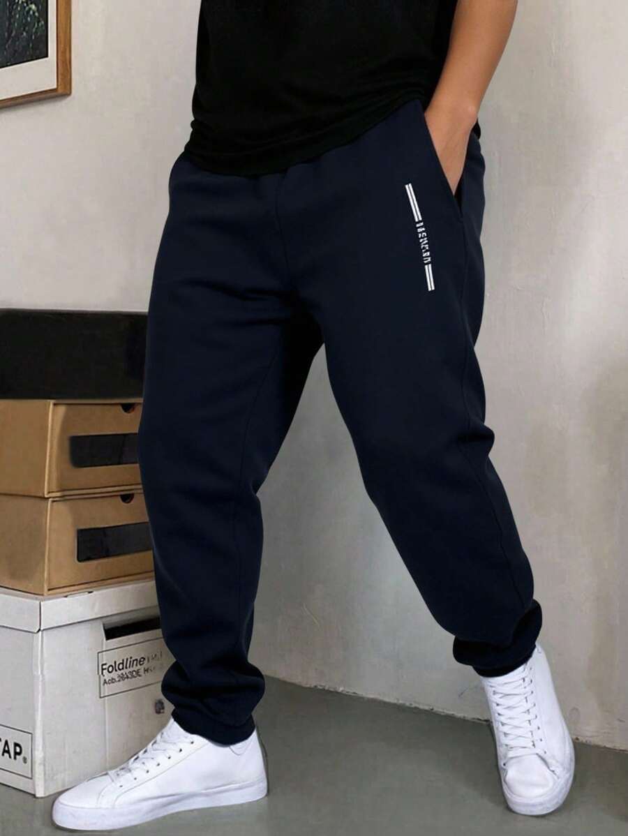RueChic Pantalones de chándal regulares para hombres con cintura de cordón elástico y estampado de letras