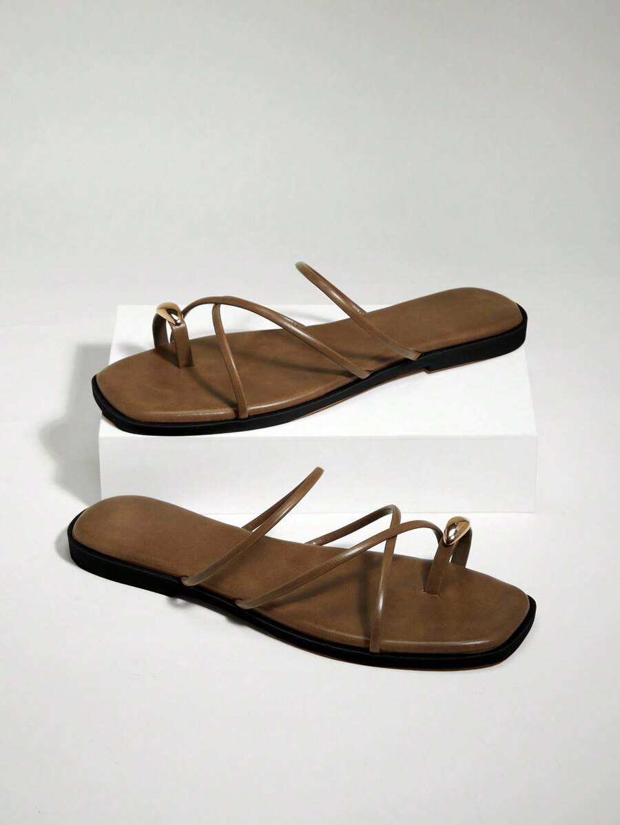 SHUZIA Strakke, hoogwaardige PU-olijfkleurige slippers met ringteen en gouden accenten voor dames – modieus en elegant van hoge kwaliteit