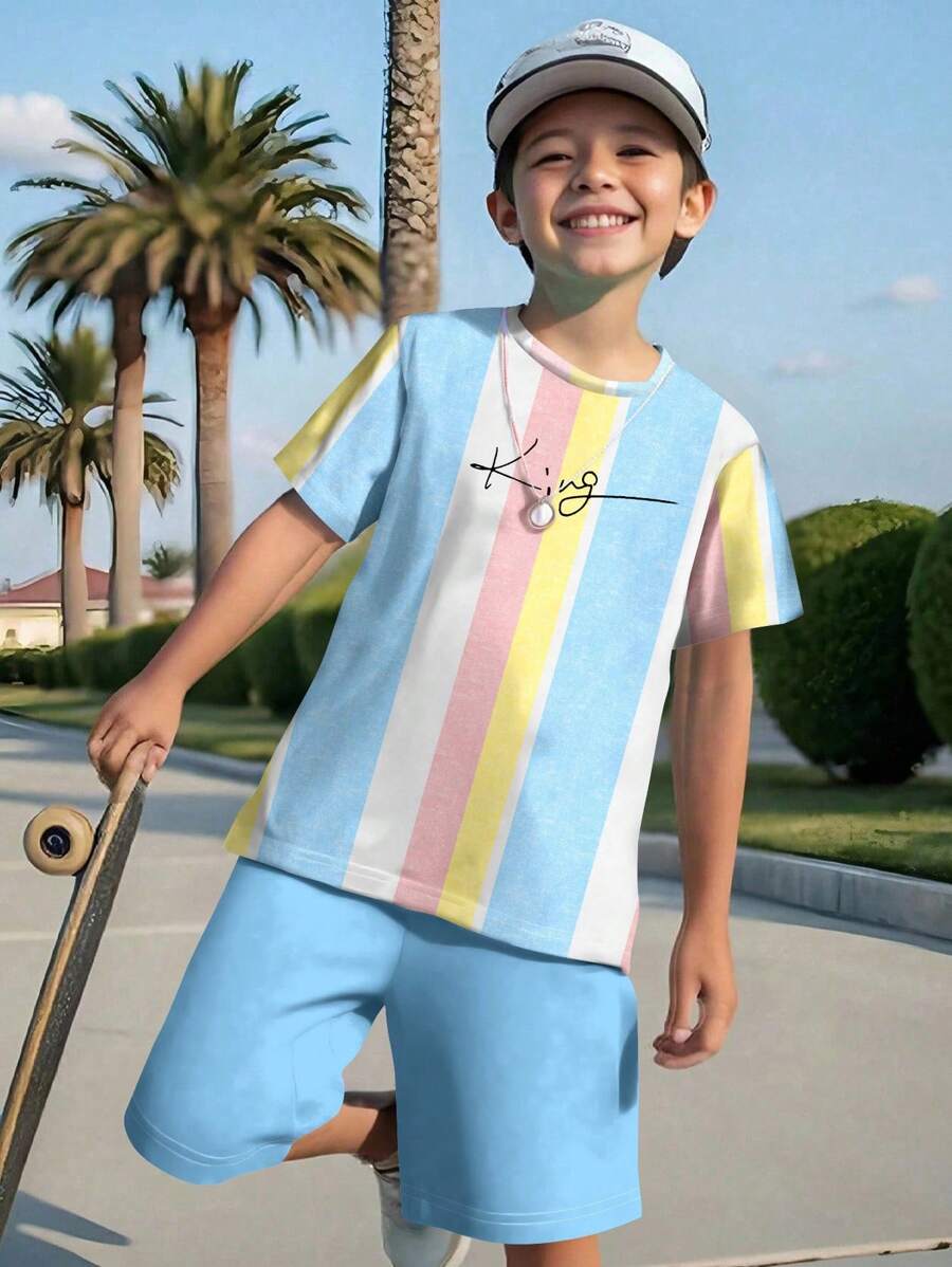 Conjunto informal de 2 piezas para niño preadolescente con estampado de rayas y nombre de ciudad de estilo de vacaciones elegante, adecuado para verano, vacaciones, exterior, deportes