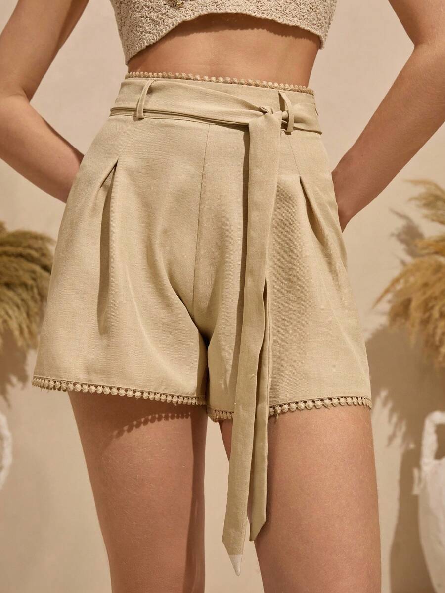 Bóhologie Elegantes shorts de lino de talle alto con lazo llamativo - Esencial veraniego elegante con detalles de encaje delicado - Tela ligera y transpirable para una comodidad sin esfuerzo - Silueta fluida con un toque femenino - Perfecto para escapadas a la playa, estilo de resort y looks de lujo casual - Básico versátil del armario para una estética veraniega atemporal y sofisticada