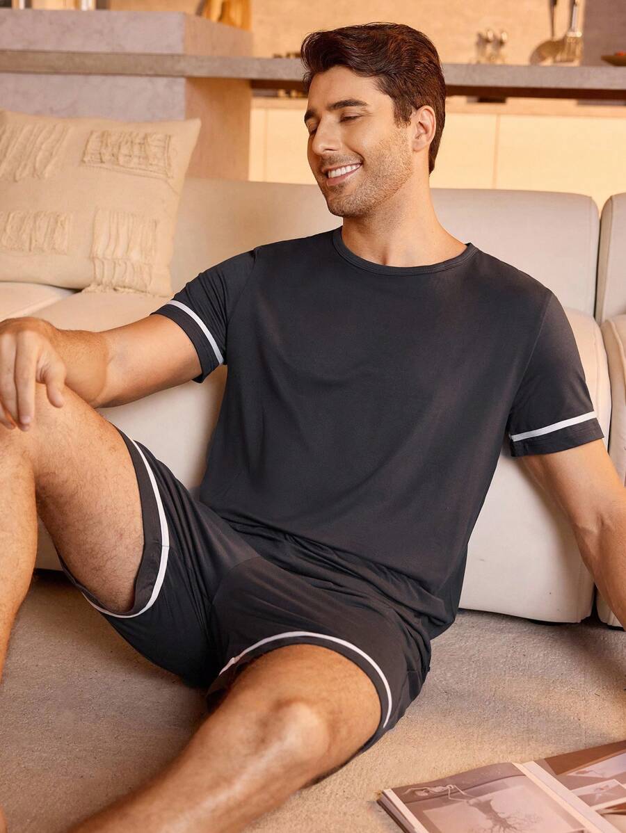 Manfinity Underwear&Sleepwear Basics Set de 2 piezas de camisa casual con cuello redondo y bloques de color, y pantalones cortos para uso doméstico para hombres
