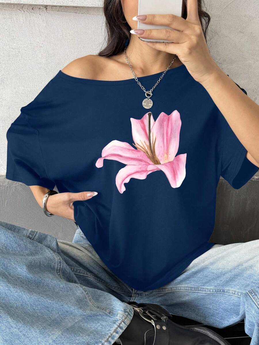 DrmWander maglietta da donna con scollo asimmetrico, scollatura a T e design a fiore di giglio, taglia curvy, con grafica