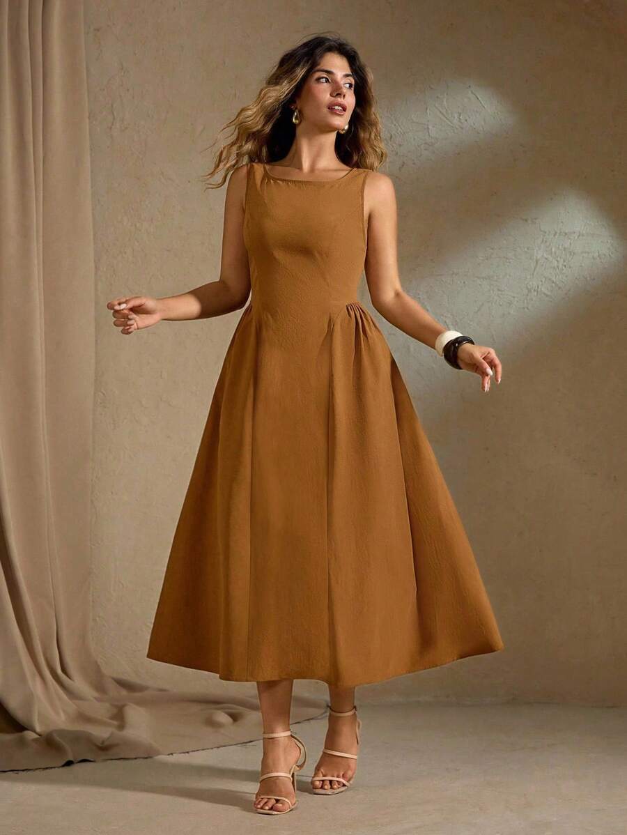Roveilla Vestido plisado entallado de corte evasé en color liso para mujer de talla grande