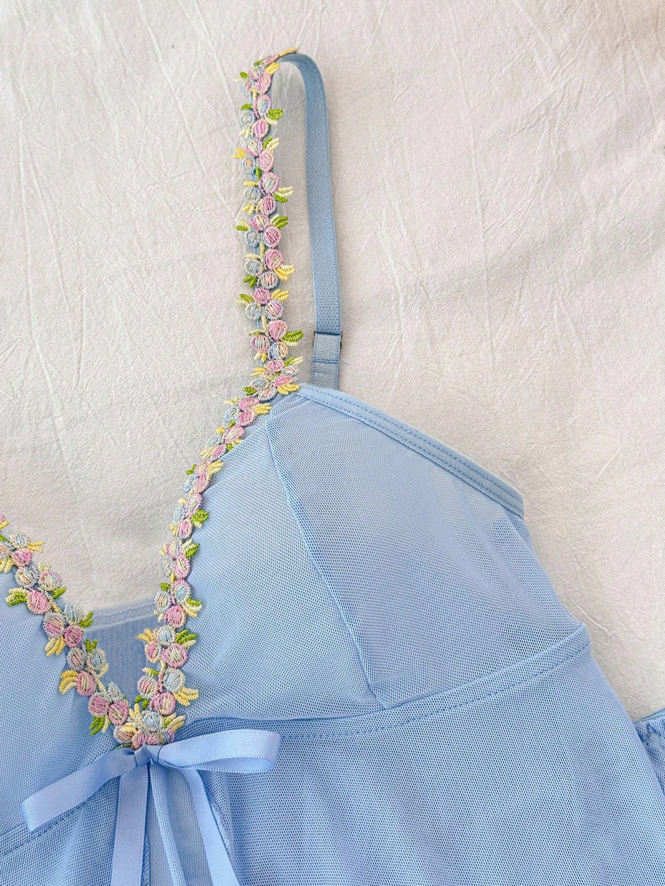 PetitDoll مجموعة ملابس داخلية للنساء من قطعتين مطرزة بزخارف زهرية وشفافة من شبك