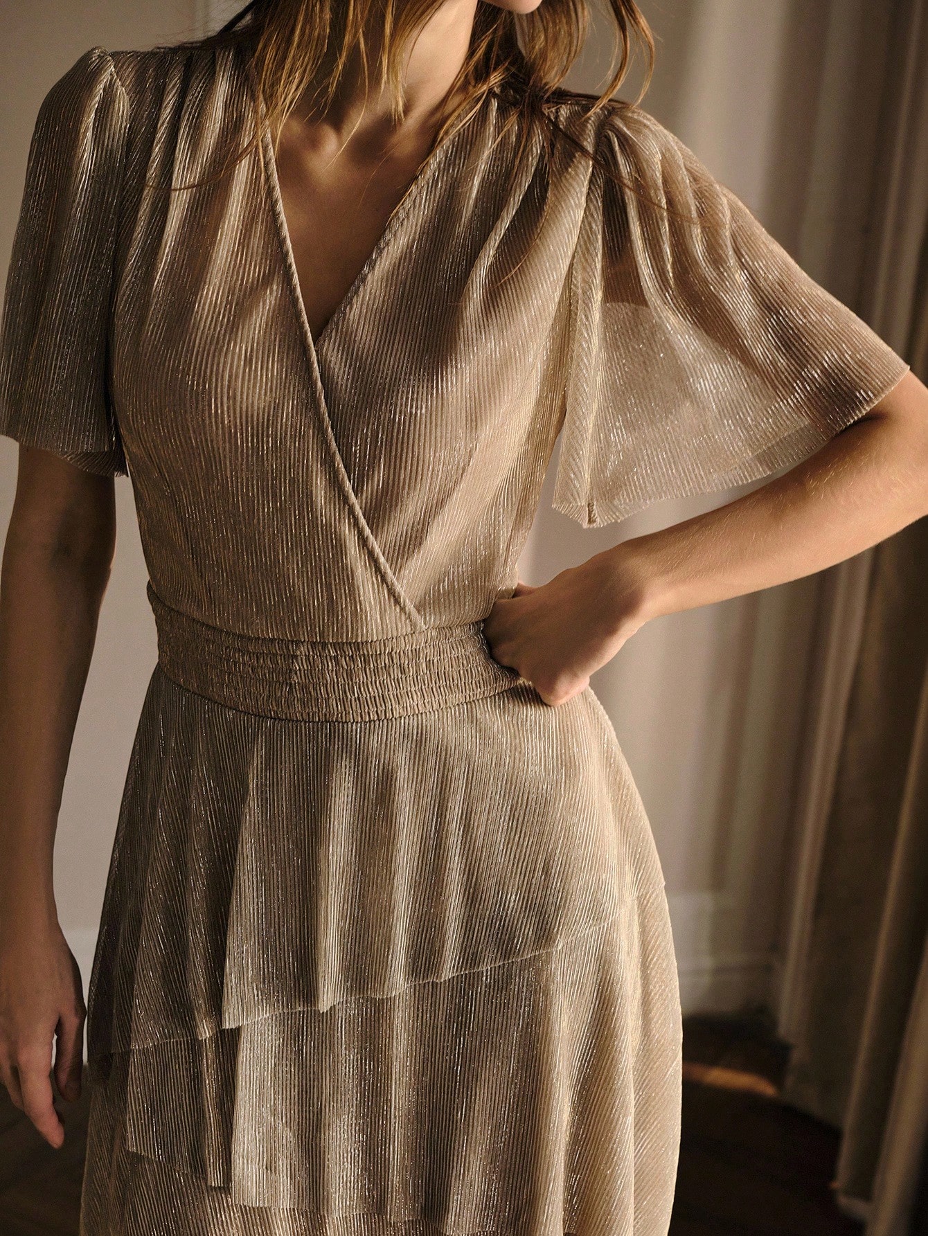 ASYMMETRICAL HEM WAIST TIE SHIRRED MIDI DRESS｜Motf