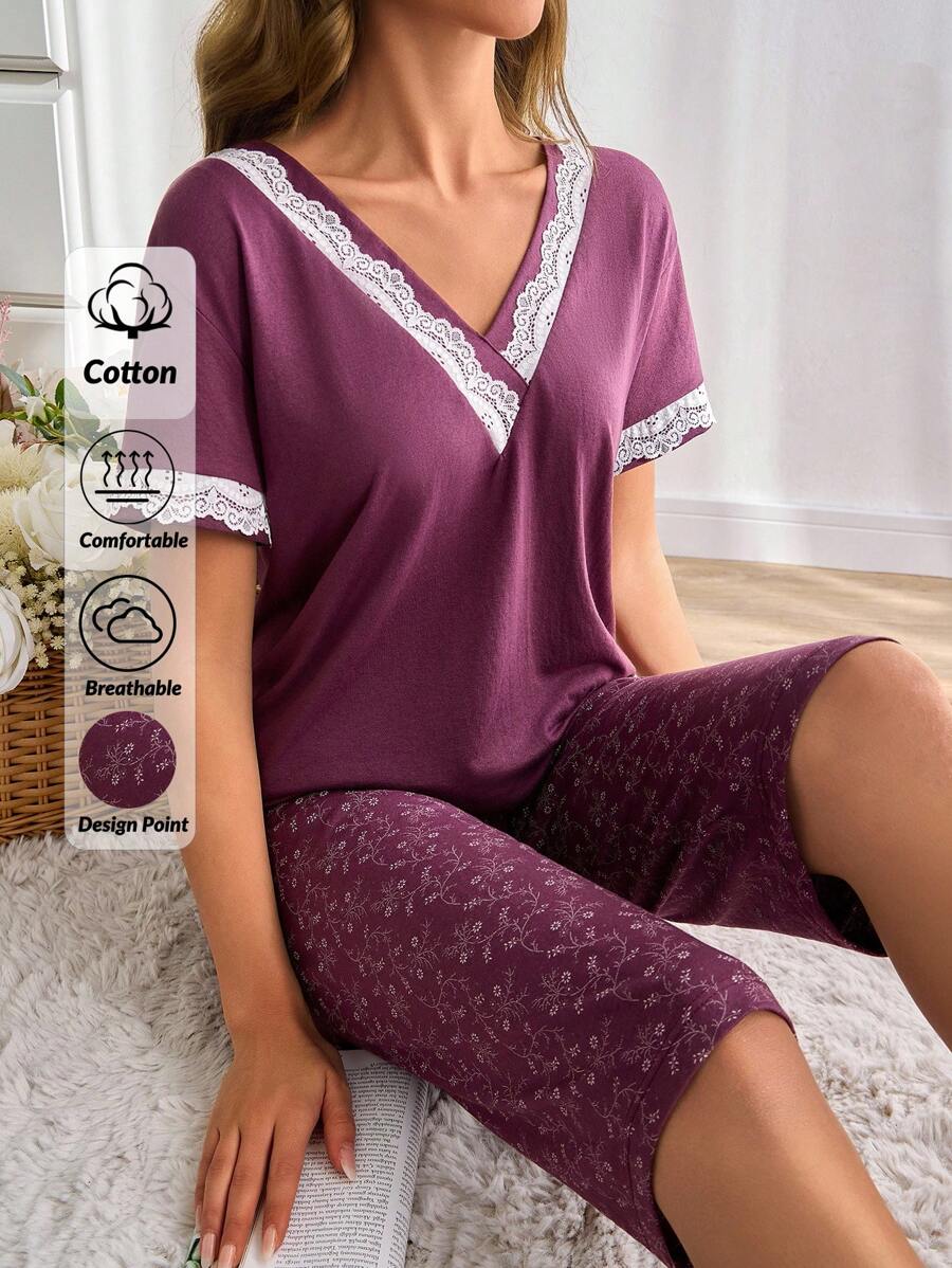 Ensemble de pyjama Cottonline pour femmes 2 pièces - Chemise à manches courtes avec détails en dentelle contrastée et bas capri à motif floral pour usage domestique