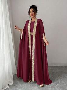عنابي اللون
