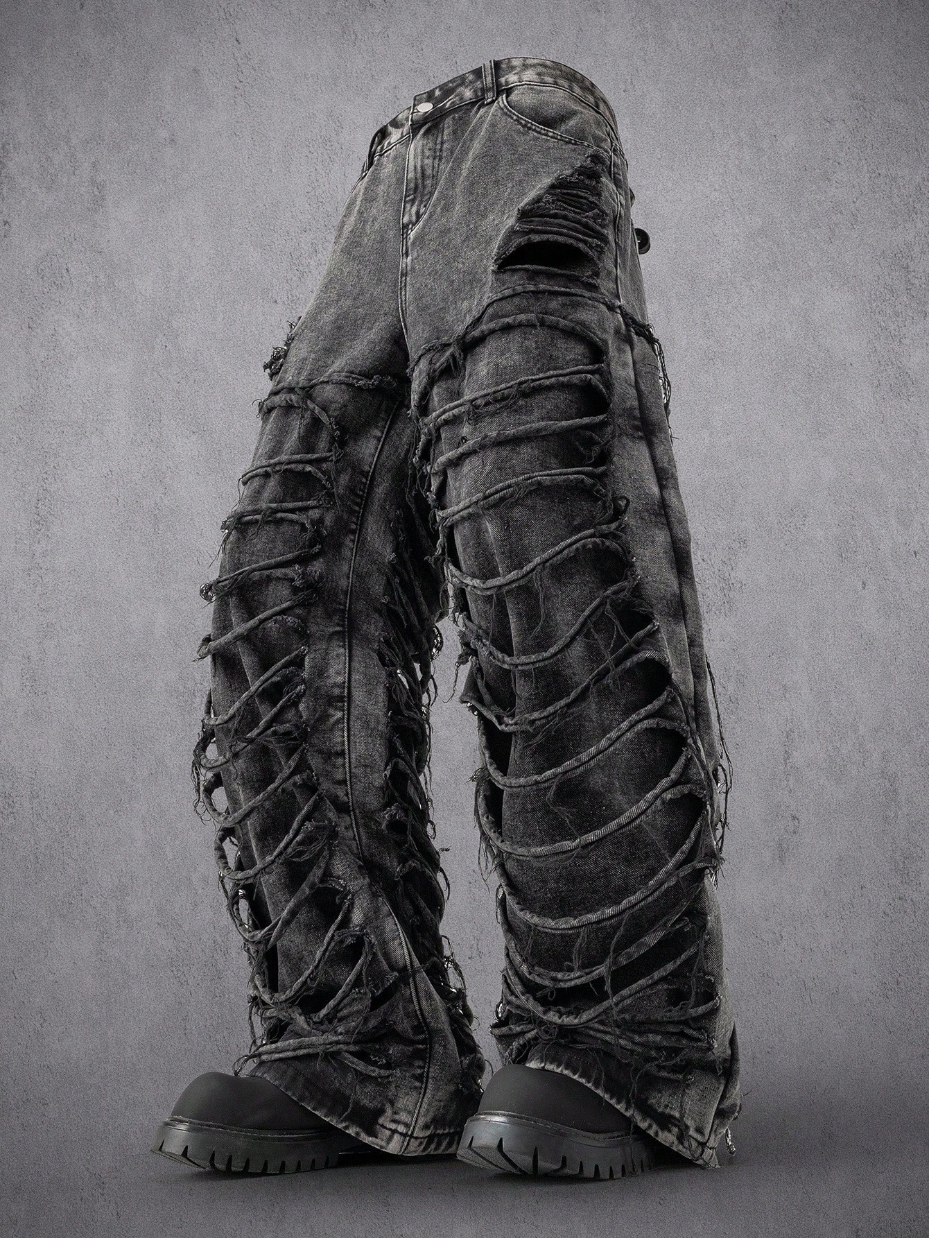 Manfinity Denimwave Jeans casual da uomo strappati e consumati con orlo sfrangiato, in nero e grigio, perfetti come regalo di vacanza per il fidanzato o il marito