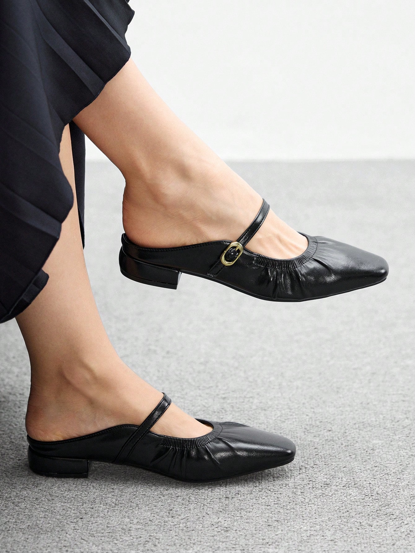 CUCCOO BIZCHIC レディース スリッポンフラットシューズ、エレガントで