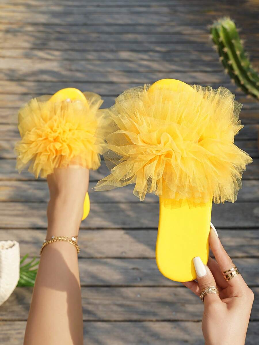 Women's Outdoor Fashionable Yellow Pleated Mesh Open Toe Comfortable Round Toe Flat Sandals, Spring/Summer