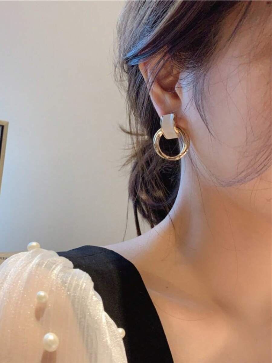 A Pair Of French-Style Geometric Retro Earrings,French - Style Geometric Retro Earrings - For Women - Suitable For Daily Wear & Special Occasions - Enhance Elegance - Ideal For Holidays & Gifting - Perfect For Work, Party & Dating Scenes
