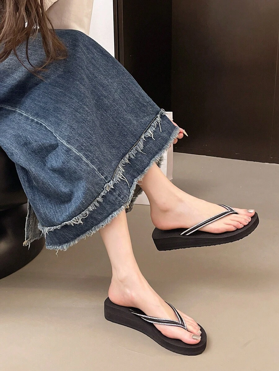 1 par de sandalias tipo chancletas con adornos de cristal, planas o con tacón medio, de estilo casual y fácil de poner, antideslizantes para uso en exteriores/playa, para estudiantes