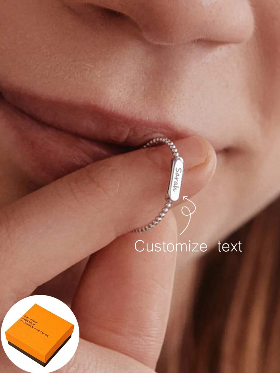 1 pièce Anneau personnalisé avec texte personnalisé, portez-le et votre doigt aura désormais un nom. Le nom peut être personnalisé dans un style simple quotidien, y compris les boîtes cadeaux, les cadeaux de la Saint-Valentin, les cadeaux d'anniversaire, les cadeaux de la Fête des Mères et les cadeaux quotidiens
