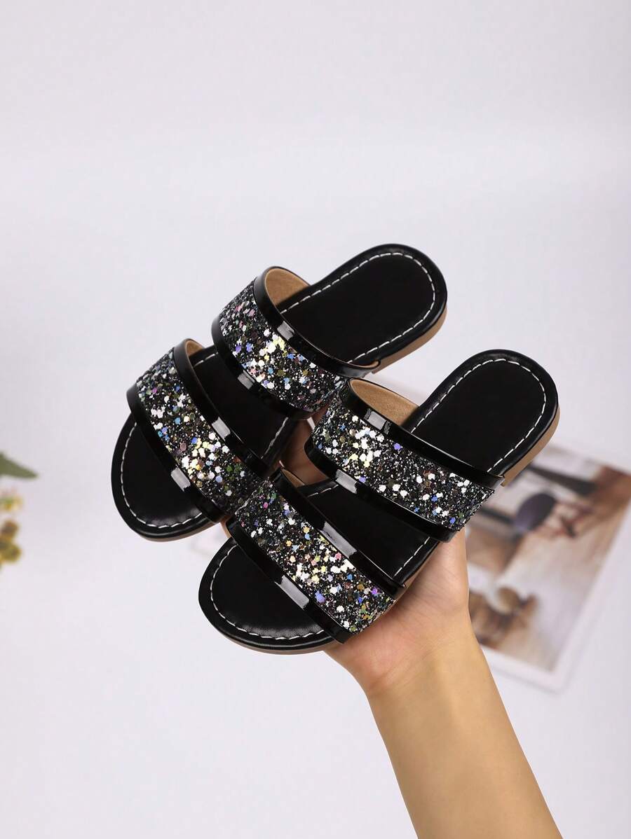 A Pair Of Stylish Girls Diamond Decorative Casual Slippers, Suitable For Vacation Play