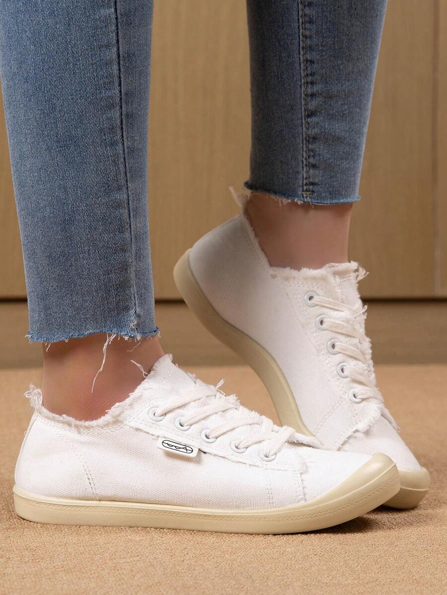 Lightweight Comfortable Solid Color Preppy Style Athletic Slip-On Lace-Up Soft Sole Flat Casual Sneakers For Women, Spring And Summer, European And American Style