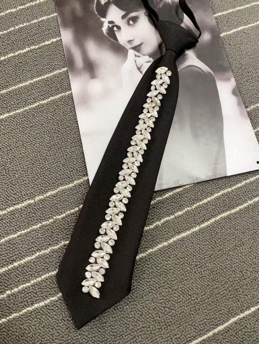 1 Stück elegante, funkelnde Kristall-verzierte, verstellbare Fliege, einzigartiges Design, geeignet für Mädchen und Frauen zum Kombinieren mit Hemden, für Dates, Partys, Festivals, Frühling/Sommer