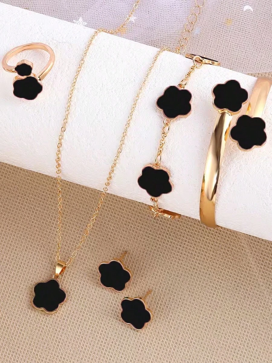 5 pièces/set Bijoux mode avec ensemble de bracelet, collier, boucles d'oreilles, bracelet et bague trèfle à quatre feuilles. Cadeau d'anniversaire haut de gamme
