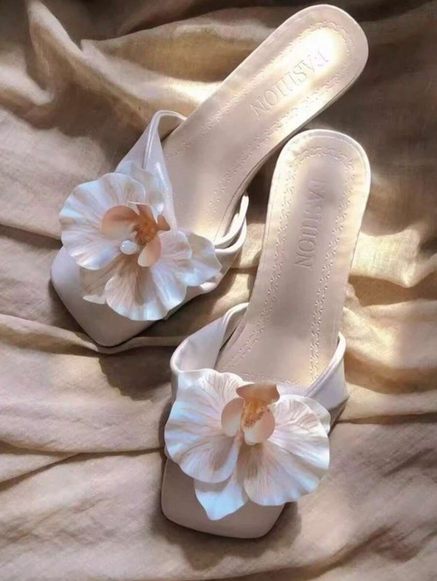 Sandalias de verano 2025, de estilo de hada femenino y delicado, con diseño de orquídea, de tacón , graciosas y elegantes, apropiadas para uso en fiestas