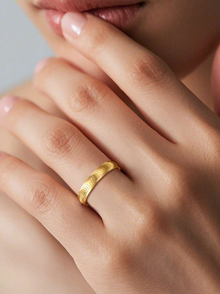1Pc Exquisite S925 Silver Men Wedding Bands Rings Plated 18K Gold Cutting Sparkling Moon Pattern Suitable For Men's Vacation And Daily Wear