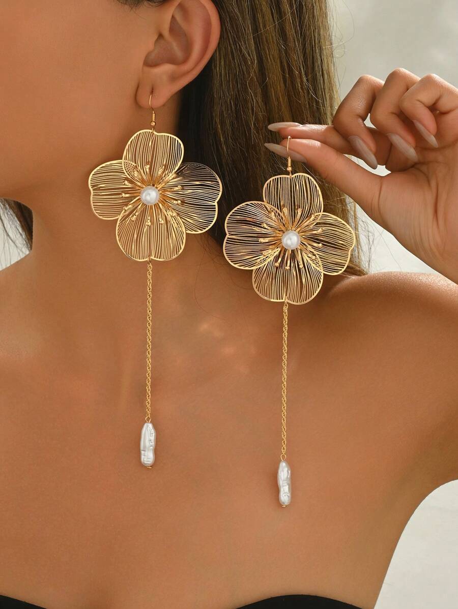 1 Paar modische Cut Out Blumen-Ohrringe mit eingelegter Kunstperle, elegant für Frauen, geeignet für Partys