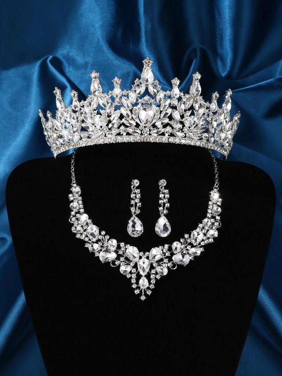 Diadèmes et couronnes sont un ensemble de bijoux pour femmes. Diadèmes, boucles d'oreilles et colliers pour mariage. Ensembles de bijoux de mariée en cristal strass pour costume, anniversaire, soirée de remise des diplômes, cadeaux