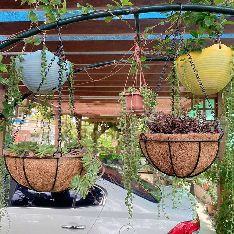 This Hanging Metal Wall Planter Comes With A Coconut Liner, Making It Rustic Yet Durable. It's Suitable For Both Indoor And Outdoor Use. Place It On The Balcony To Enjoy Sunlight And Greenery, Or Decorate The Patio To Create A Natural Garden Atmosphere. The Vintage Design Makes It A Focal Point For Home Decor.