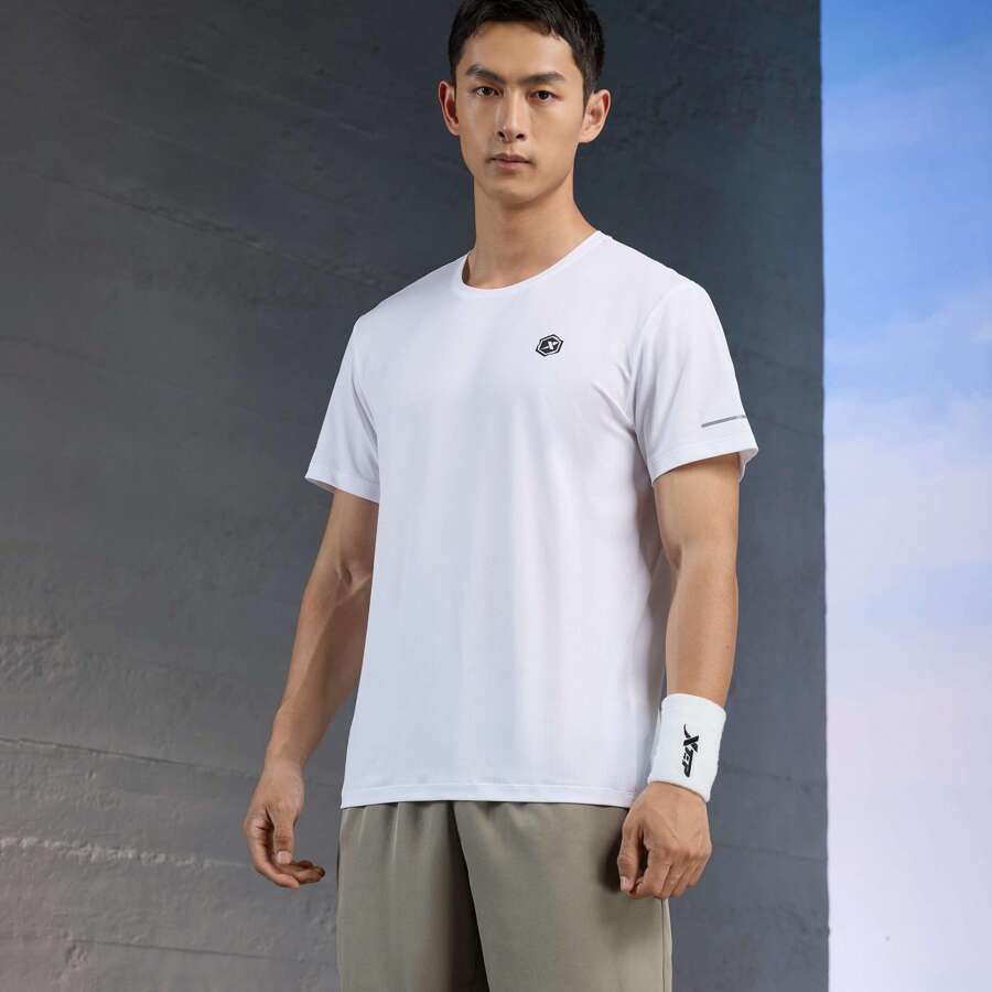 XTEP Sportliches kurzärmeliges Herren Sommer New Training Laufen atmungsaktives T-Shirt kurzes T-Shirt Fitness schnelltrocknend Oberteil Halbarm Herren 877229010012