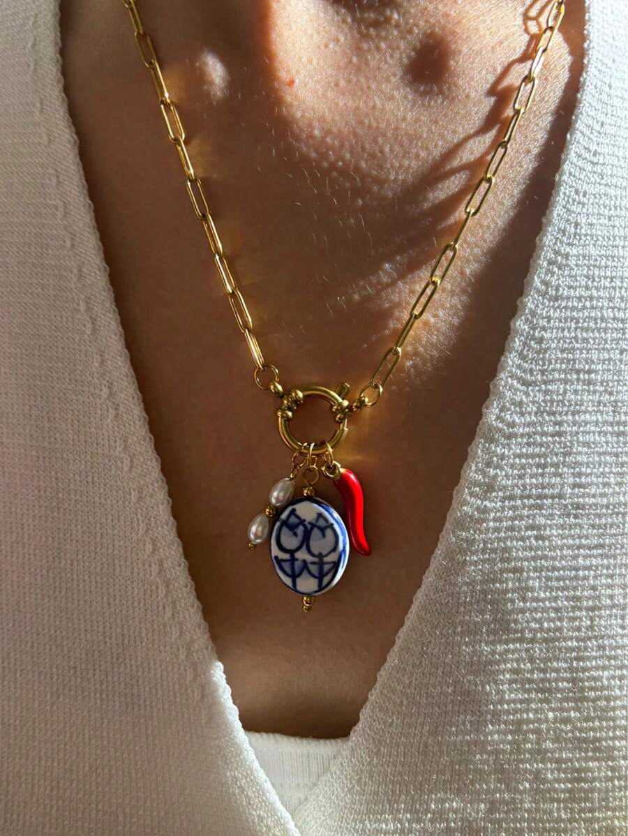 Monlansher Nuova collana con ciondolo in acciaio inossidabile per donna, design alla moda con timone e fibbia rotonda, con ciondoli in ceramica smaltata a forma di peperoncino e finta perla, collana versatile