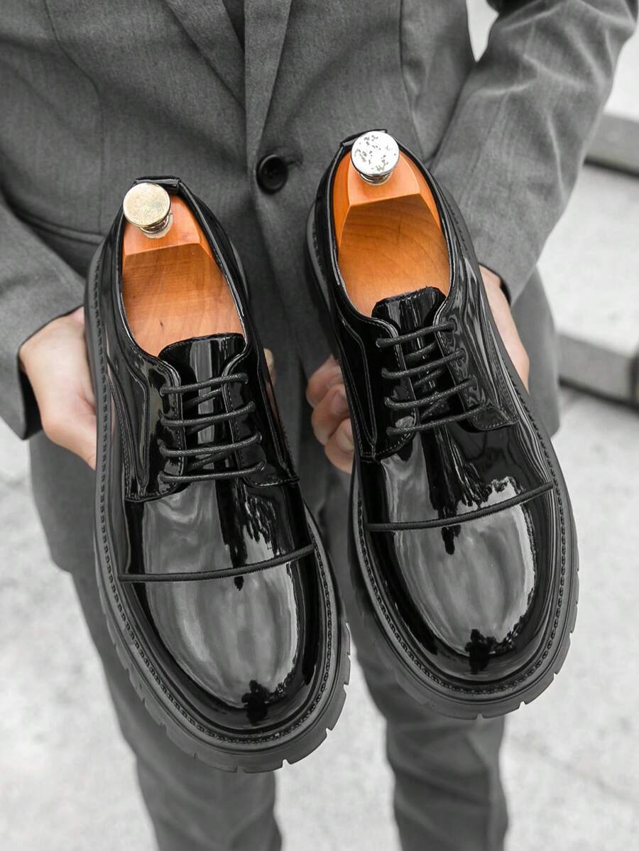 Zapatos Oxford formales de negocios para hombres con suela gruesa, de cuero brillante y con cordones de dos tonos