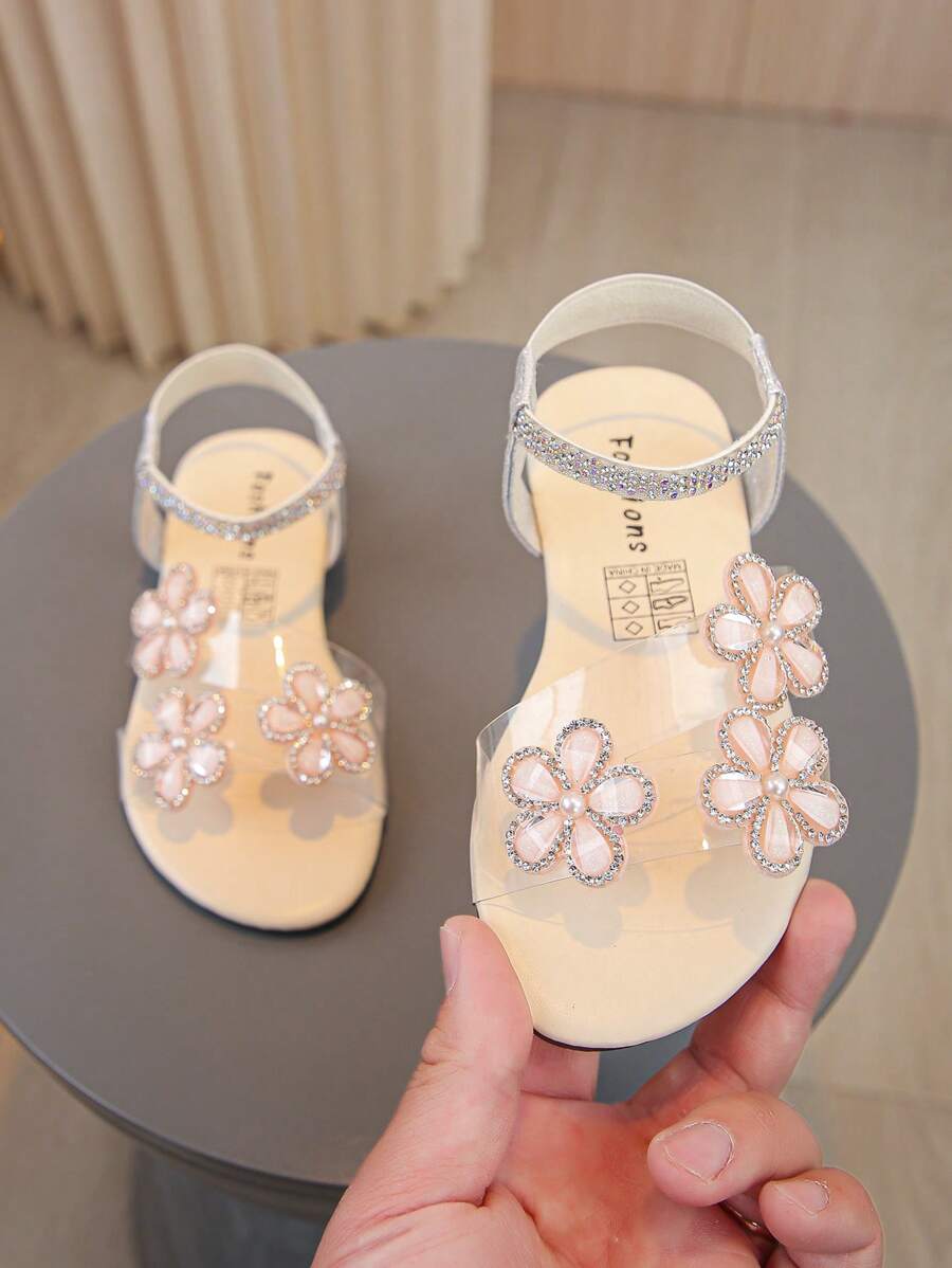 1 paire de sandales plates transparentes décorées de papillons brillants et de strass scintillants, style de fée, très adaptées pour le port estival