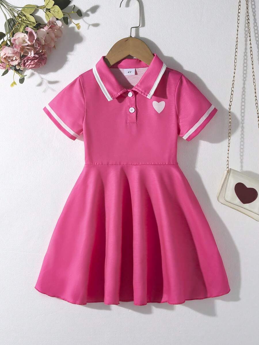 Abito estivo da ragazza, stile casual, con stampa di cuori e righe, colletto polo, maniche corte, design sportivo