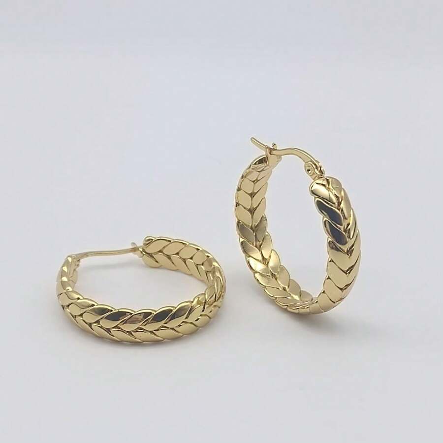 A Pair Of Popular Wheat Ear C-Shaped Stainless Steel Earrings Suitable For Ladies To Wear To The Party.
