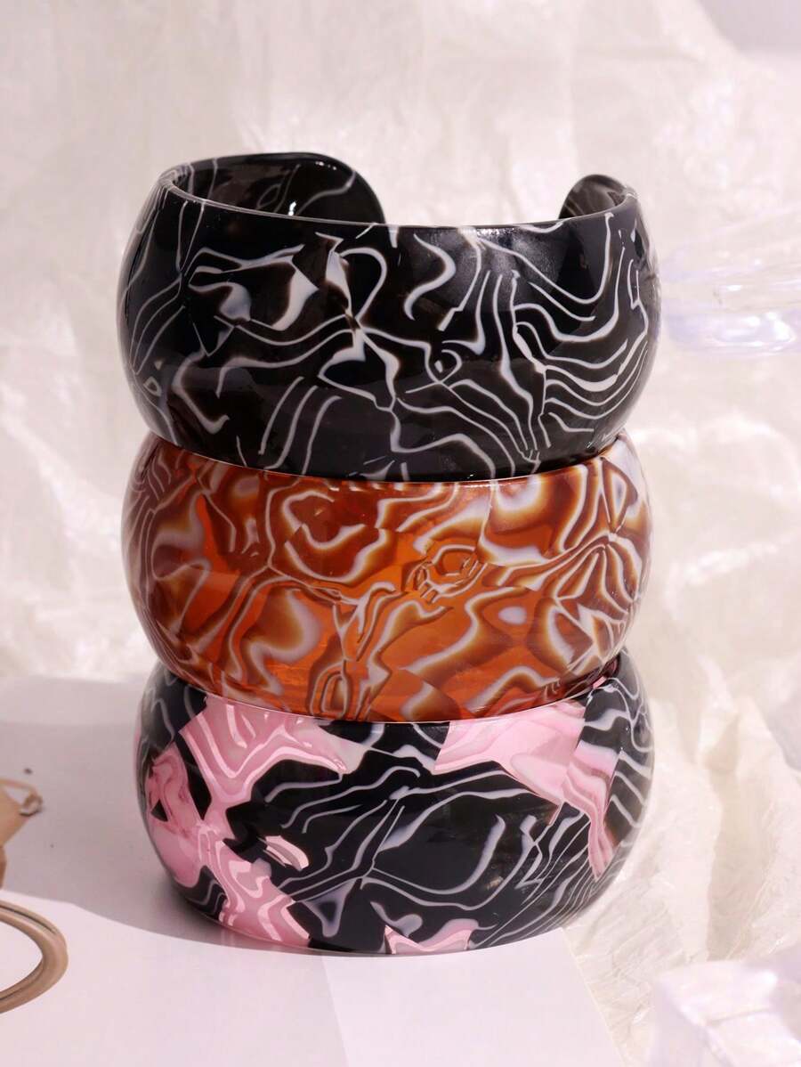 1 pieza Brazalete de resina con forma de C, de rayas retro y diseño geométrico grueso, con bloque de color en blanco y marrón a rayas, adecuado para vacaciones, otoño/invierno y uso diario