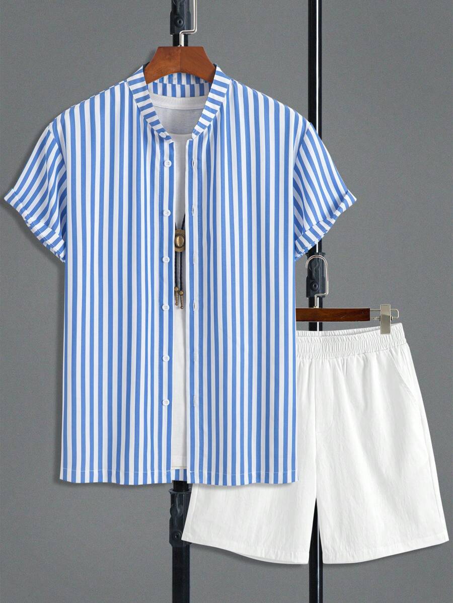 Conjunto casual de 2 piezas para hombre: camisa de manga corta con cuello de rayas y diseño de 7 botones, junto con shorts de tela suave de unicolor