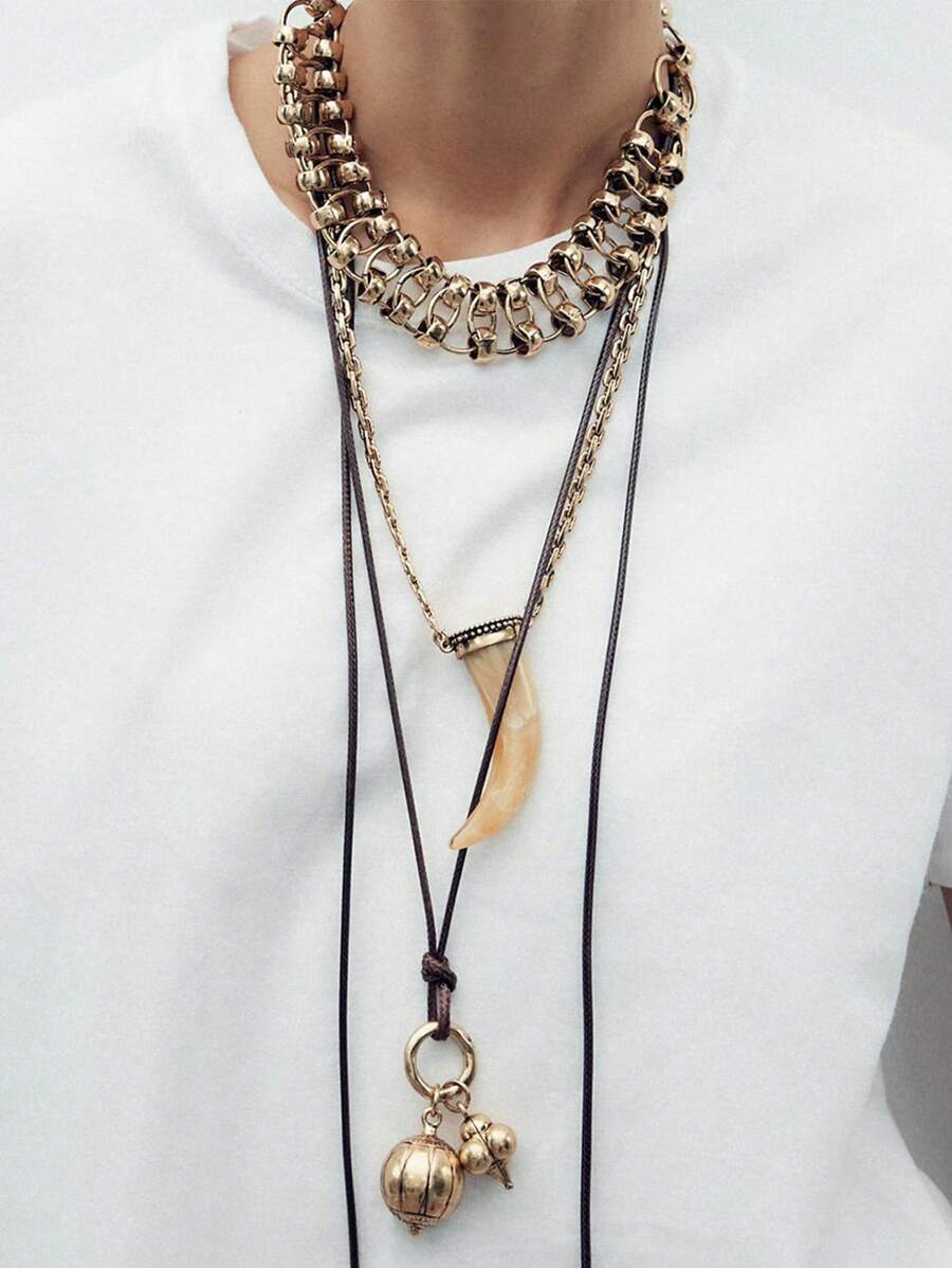 An Animal Horn Pendant Necklace, ZA, European And American , Multi-Layer Necklace, Wear Animal Horn Pendant Necklace, Light Luxury Alloy Geometric Pendant For Women