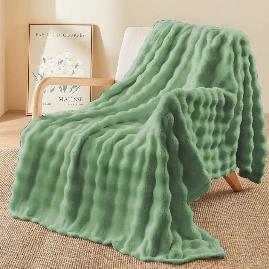 Luxury Reversible 3D Jacquard Fleece Throw Blanket, 100% Polyester, Soft Cozy Warm Plush, Contemporary Style, All Seasons, 250-300gsm, No Print, Woven Craftsmanship, Ideal For Couch & Bed Decor