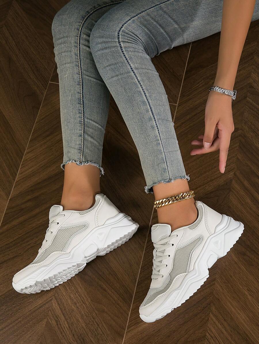 Nouvelles chaussures blanches de plateforme pour femmes, Baskets de sport à la mode et confortables. Maille avec ventilation, lacets, Baskets épaisses