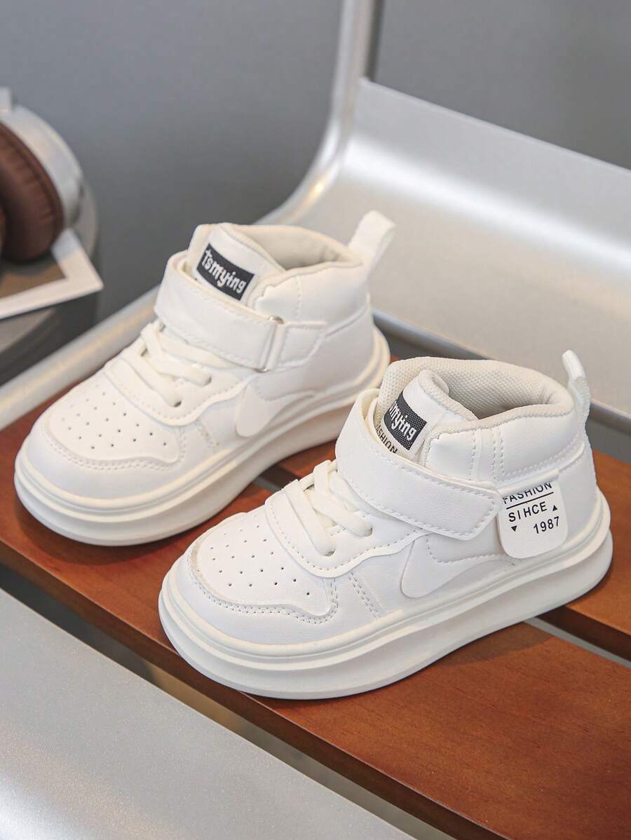 A Pair Of Handsome High Top White Shoes For Children, Suitable For Autumn, Fashionable Sports Shoes For Boys, Casual Shoes For Girls, And Board Shoes For Children