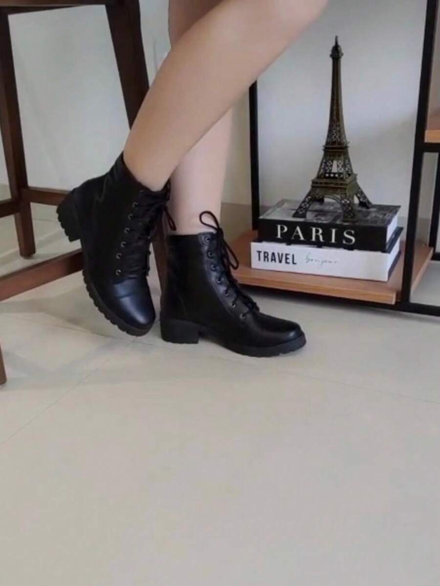 Bota Coturno Feminina Cano Baixo Preta Estilo Conforto Blogueirinha, Coturno Tratorado botas feminina elegant